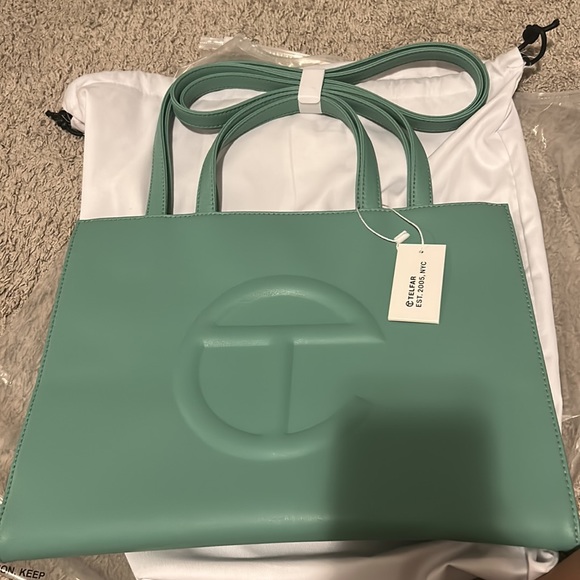 Sage medium telfar bag - Picture 4 of 5